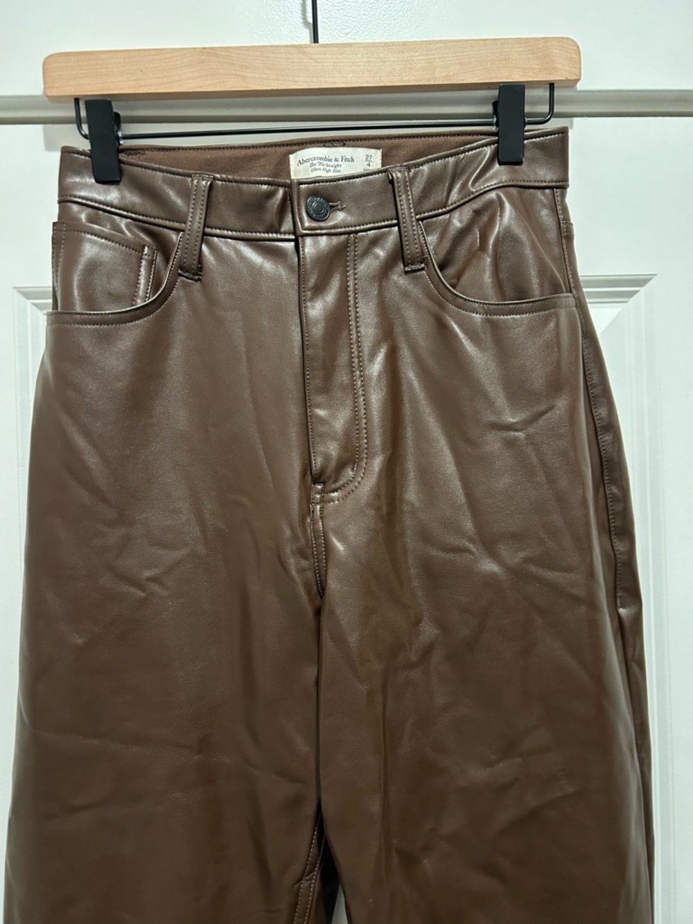 Abercrombie and FitchThe 90's Straight Ultra High Rise Vegan Leather Pant 27/4 - Picture 6 of 8